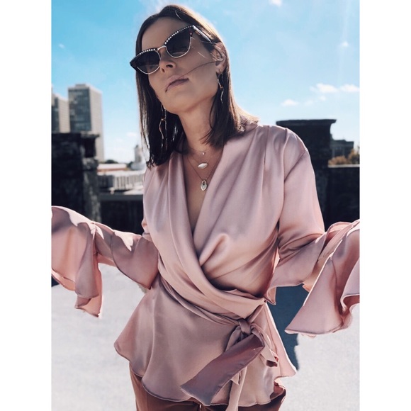 Last 1✨Lyssa Blush Pink Satin Bell Sleeve Wrap Top - Picture 2 of 8